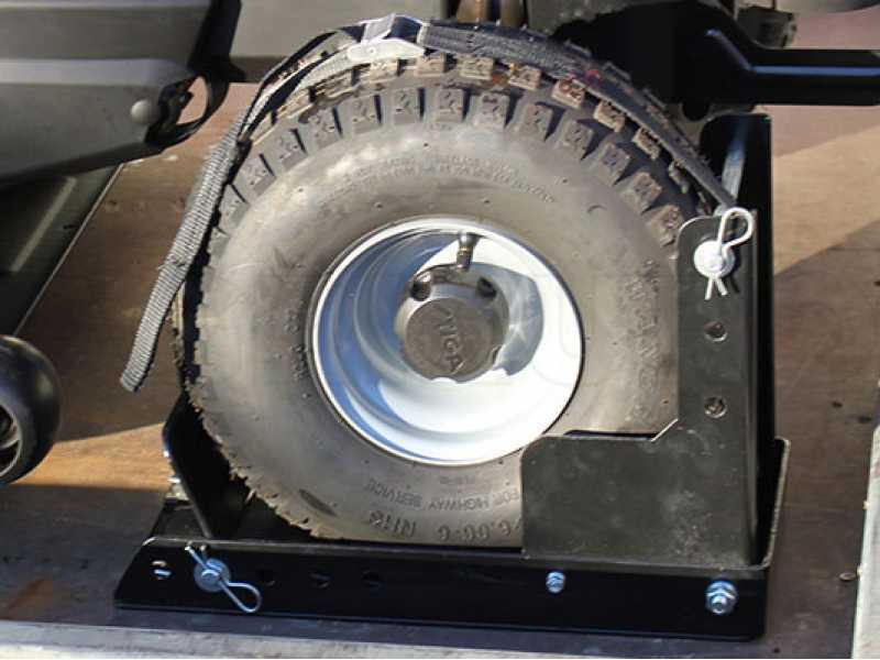 Verstellbarer Bremskeil f&uuml;r R&auml;der - Raddurchmesser bis zu 460 mm - f&uuml;r alle Rasentraktoren