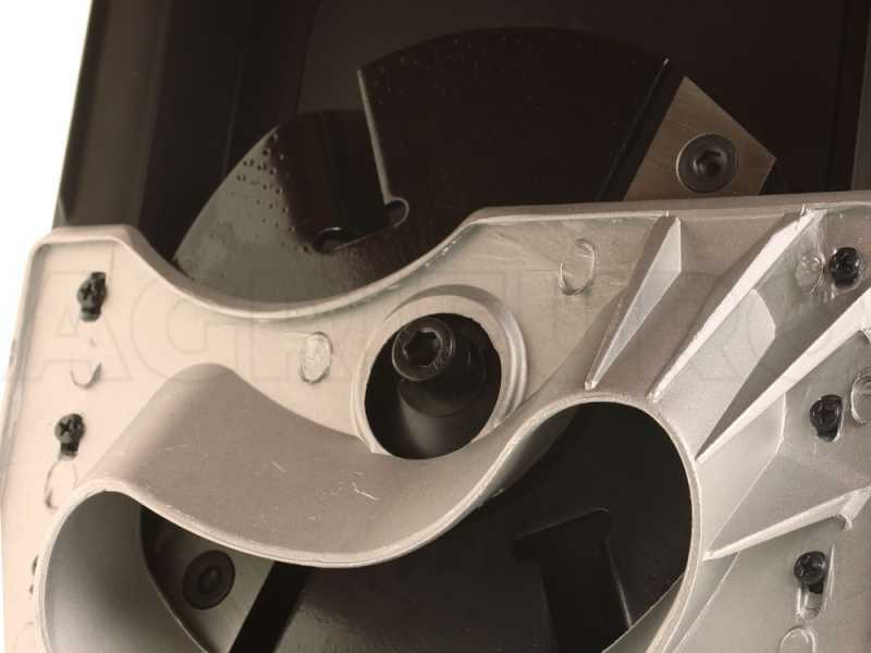 GeoTech ES 2450 BLADES - Elektrischer H&auml;cksler mit umkehrbaren Messern und Auffangwanne