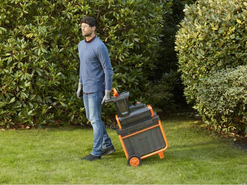 Black &amp; Decker BEGAS5800-QS - Elektro Gartenh&auml;cksler  - 2800W - Walze mit Fangkorb