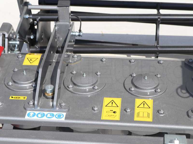 Kreiselegge RF170 - Arbeitsbreite 170 cm - 16 Zinken - leichte Reihe - K&auml;figwalze