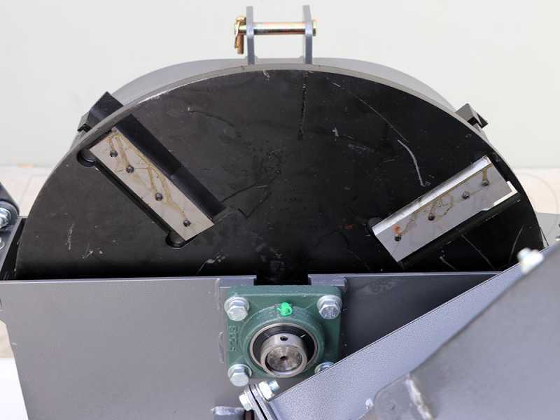 BlackStone BTC 100-PLUS - H&auml;cksler f&uuml;r Traktor  - Riemenantrieb