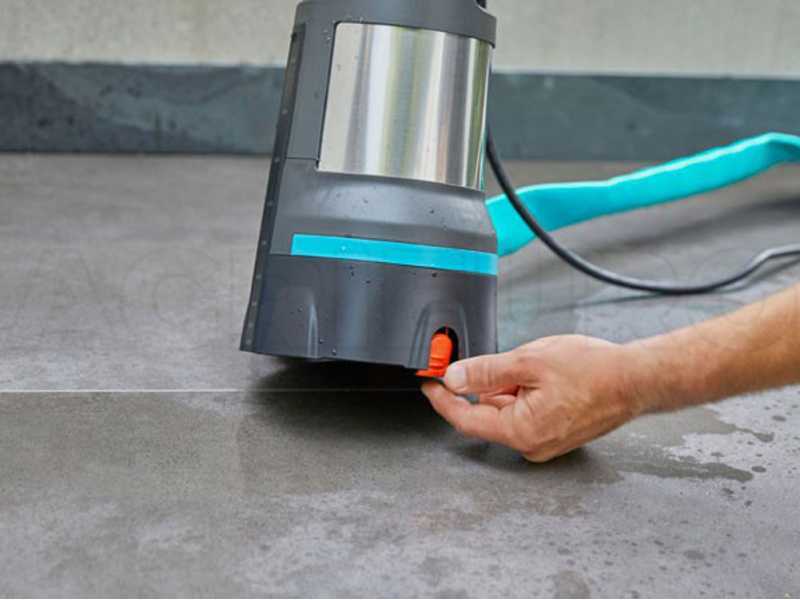 Tauchpumpe Gardena 11000 Aquasensor f&uuml;r klares Wasser art. 9034-20