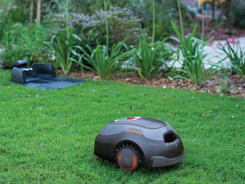 M&auml;hroboter Black &amp; Decker BCRMW122-QW mit Begrenzungskabel - Rasenm&auml;her mit 12V-Lithium-Akku