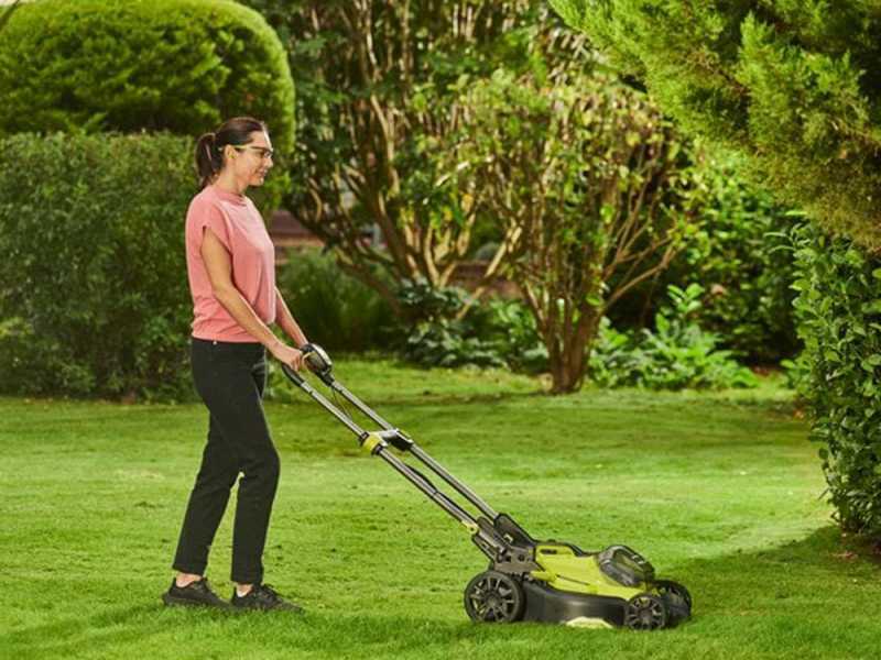 Ryobi RY18LMX40C-240 -Akku Rasenm&auml;her - 2x18V/4Ah - Schnittbreite 40 cm