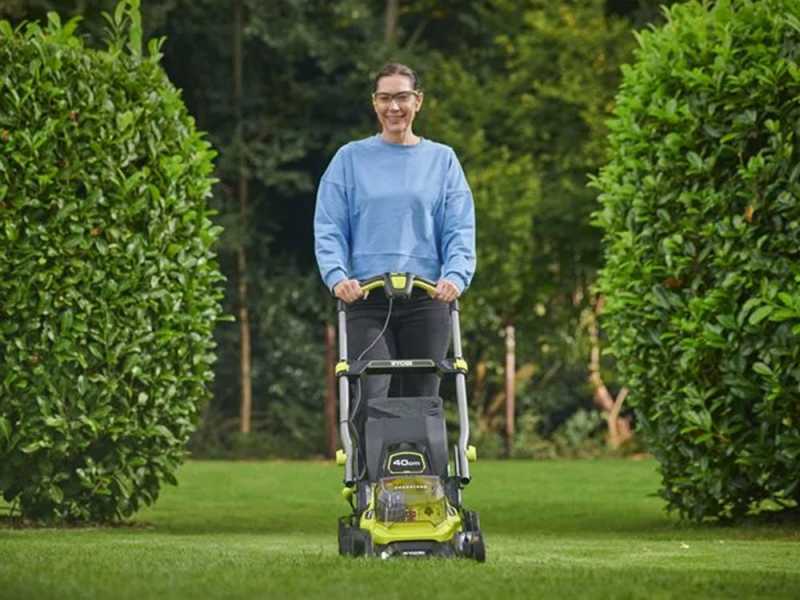 Ryobi RY18LMX40C-240 -Akku Rasenm&auml;her - 2x18V/4Ah - Schnittbreite 40 cm