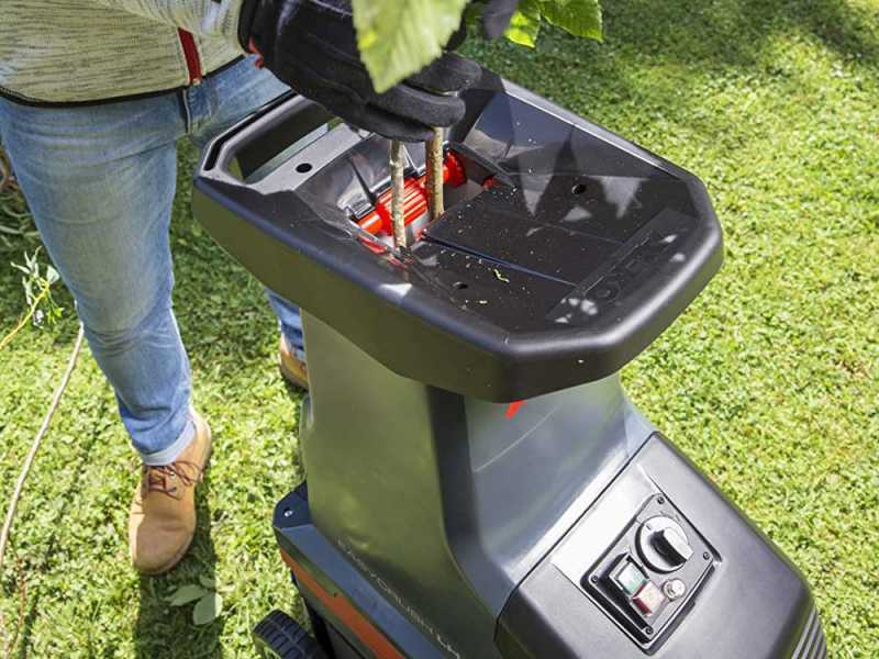 AL-KO Easy Crush LH 2810 - Elektro H&auml;cksler  - Walzenschneidsystem - Schnittdurchmesser 42 mm