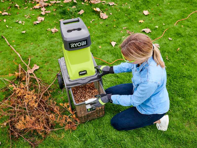 Ryobi RSH2545B - Elektrischer H&auml;cksler - 40 Liter Fangbkorb - Schnittdurchmesser 45 mm - 2500 W