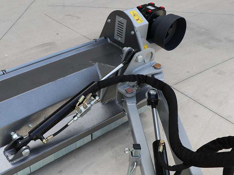 Seitlicher B&ouml;schungsmulcher mit Arm f&uuml;r Traktor der leichten Baureihe - BlackStone BVL 145 L