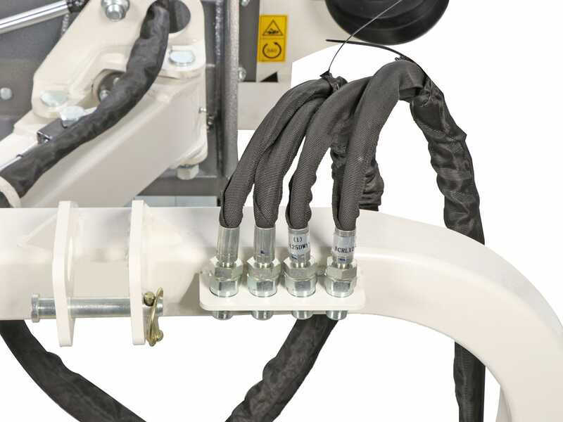 Seitlicher B&ouml;schungsmulcher mit Arm f&uuml;r Traktor der leichten Baureihe - BlackStone BVL 145 L