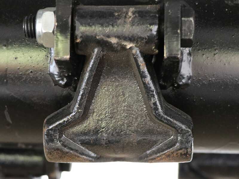 Seitlicher B&ouml;schungsmulcher mit Arm f&uuml;r Traktor der leichten Baureihe - BlackStone BVL 145 L