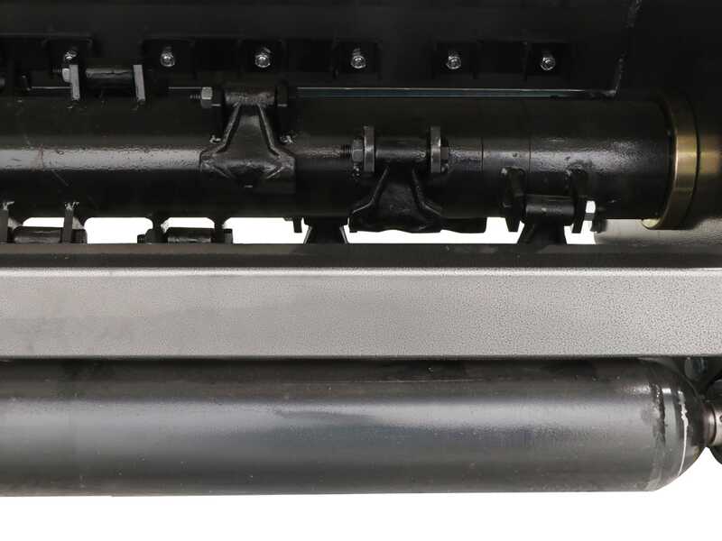 Seitlicher B&ouml;schungsmulcher mit Arm f&uuml;r Traktor der leichten Baureihe - BlackStone BVL 145 L