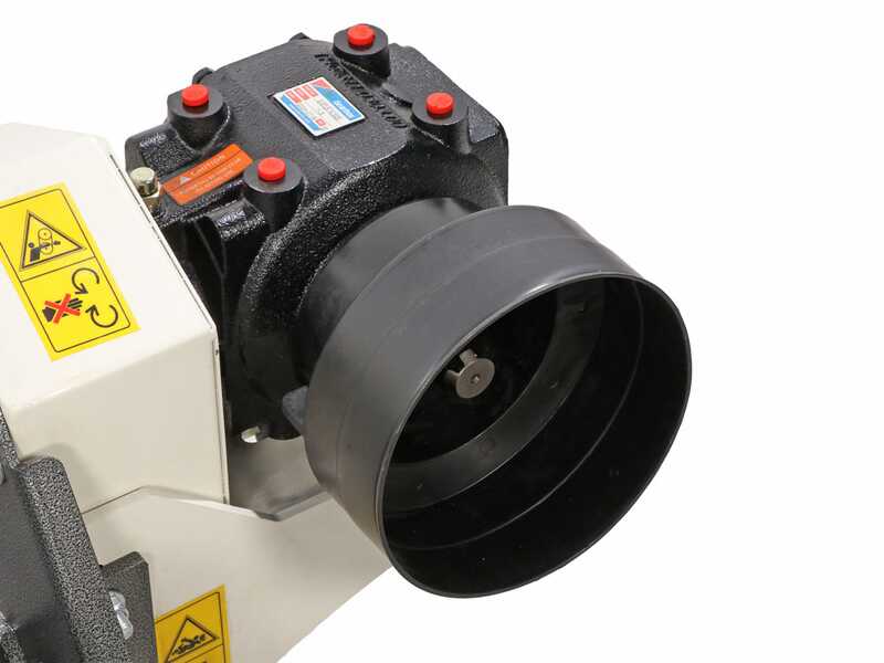 Seitlicher B&ouml;schungsmulcher mit Arm f&uuml;r Traktor der leichten Baureihe - BlackStone BVL 145 L