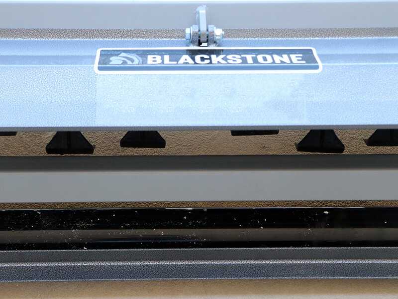Seitlicher B&ouml;schungsmulcher BlackStone BVM 180 M mit Arm f&uuml;r Traktoren der mittleren Baureihe