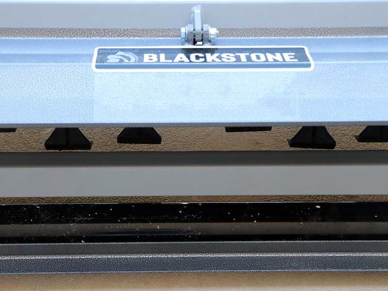 Seitlicher B&ouml;schungsmulcher BlackStone BVM 180 M mit Arm f&uuml;r Traktoren der mittleren Baureihe