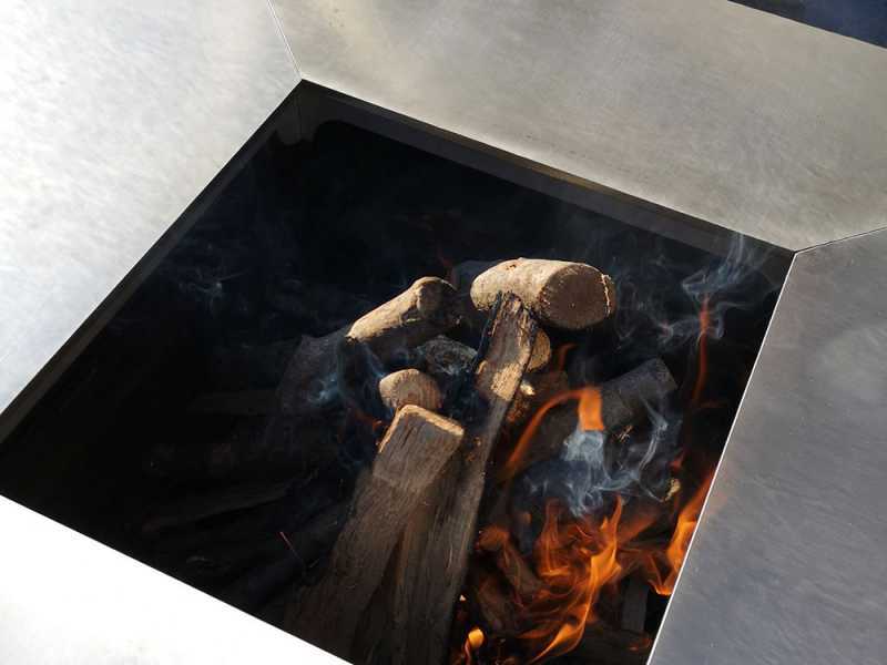 Holzkohlegrill GRINGO B038 - 4 Kochplatten aus Edelstahl - Geh&auml;use aus Cortenstahl