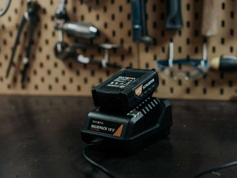 Tragbarer Luftkompressor Batavia - mit Akku 18V/2.0 Ah und Ladeger&auml;t