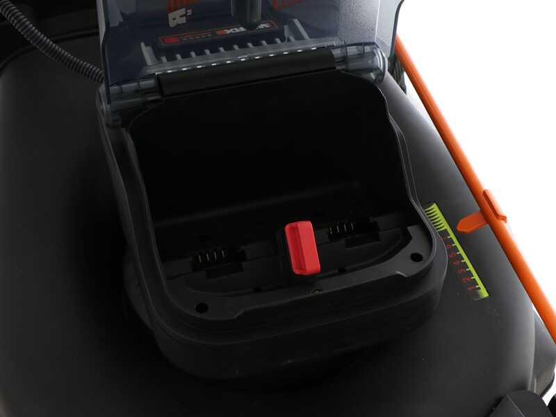 Akku-Rasenm&auml;her mit Radantrieb WORX NITRO WG749E - 2x20V/4Ah - 46 cm Schnittbreite