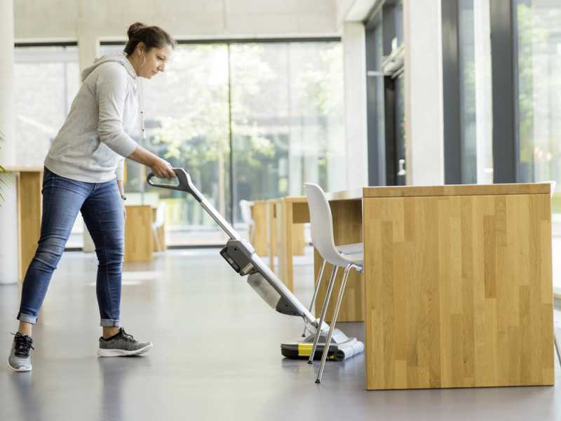 Akku-Scheuersaugmaschine K&Auml;RCHER BR 30/1 C Bp - 3 in 1: reinigt, trocknet, saugt - OHNE AKKU UND LADEGER&Auml;T