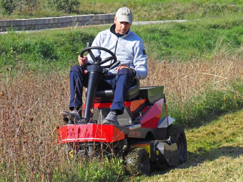Elektrischer Rasentraktor CaRINO - Akkumotor 48V/200 Ah - Schnittbreite 110 cm