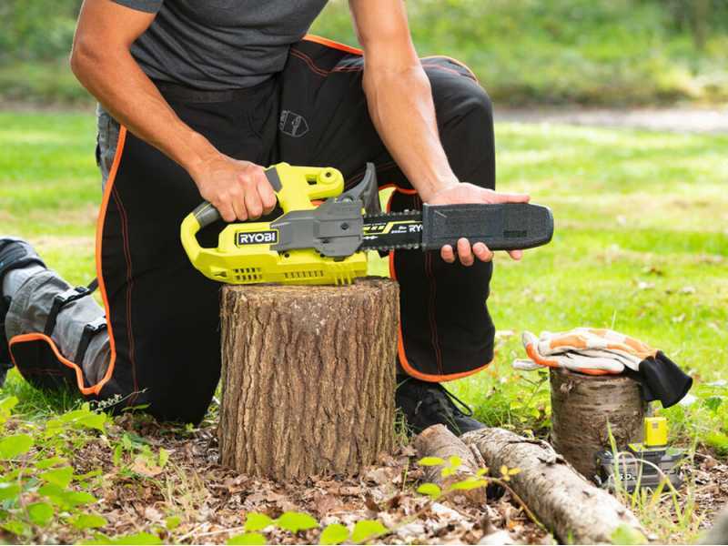 Kompakte Elektro-Kettens&auml;ge RYOBI RY18CS20A-125 - 18V - 2.5Ah - Schwertl&auml;nge 20 cm