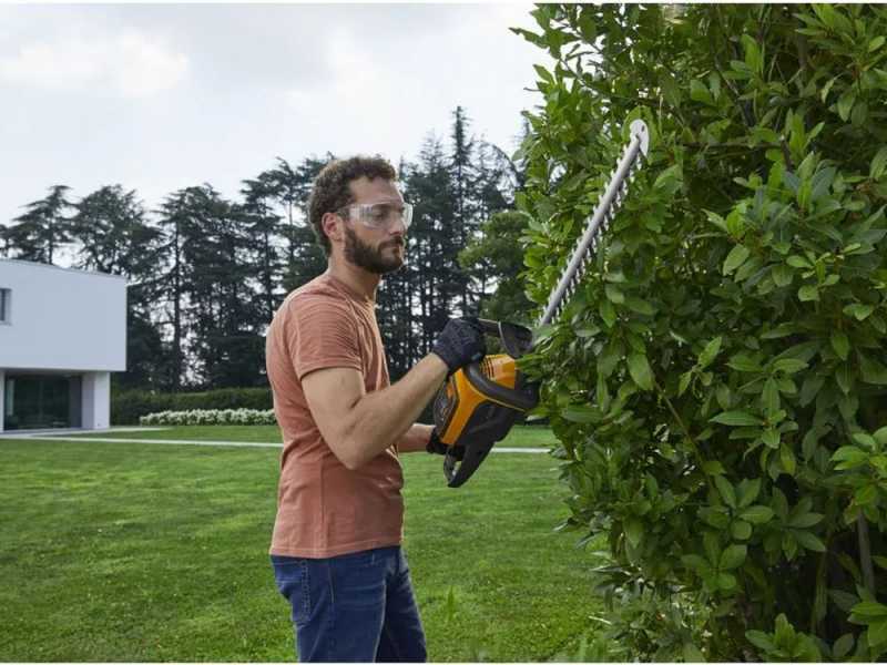 Stiga HT 500e &ndash; Akku-Heckenschere SOLO mit 58 cm langem Messer &ndash; OHNE AKKU und LADEGER&Auml;T