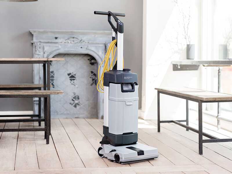 Nilfisk SC100 E Komplettpaket &ndash; Bodenreinigungsmaschinen 3 in 1: reinigt, trocknet und saugt &ndash; 800 W