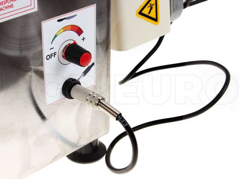 Fama Media mit Nudelaufsatz - Elektrische Nudelmaschine 2in1 - Knetet und extrudiert