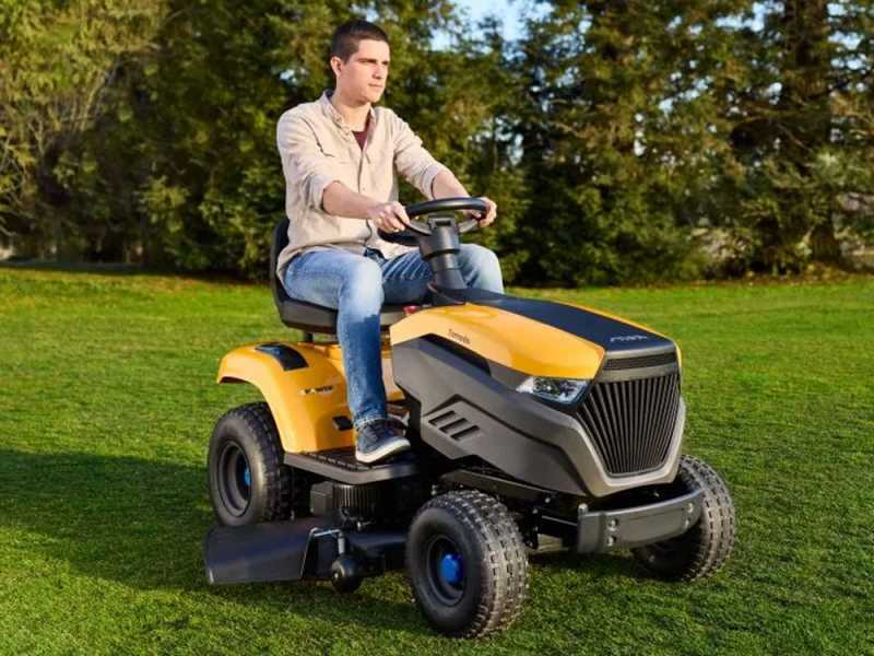 Akku-Rasentraktor Stiga Tornado 7108e - 48V/64Ah Akku-Elektromotor - Seitenauswurf