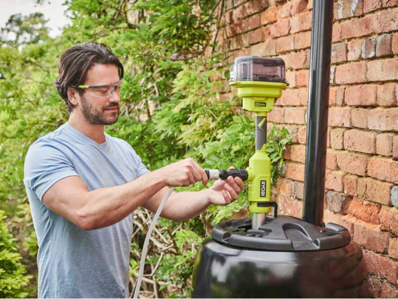 Regenfasspumpe RYOBI RY18STPA für Klarwasser im Angebot