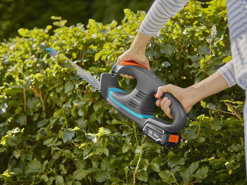 Gardena EasyCut 40/18V P4A -  Akku Heckenschere Messerl&auml;nge 40 cm - OHNE AKKU UND LADEGER&Auml;T