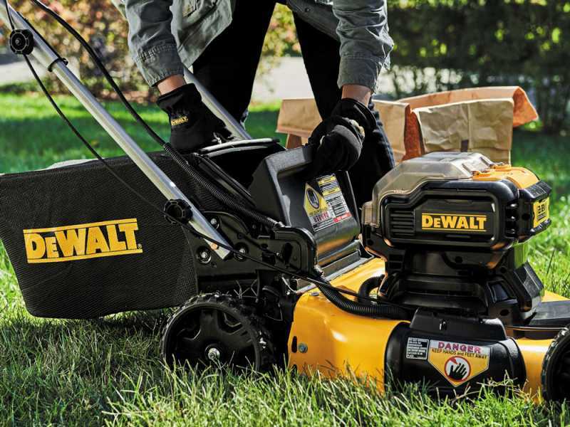 Akku-Rasenm&auml;her DeWalt DCMWSP564N-XJ - Zwei 18V 5AH AKKUS