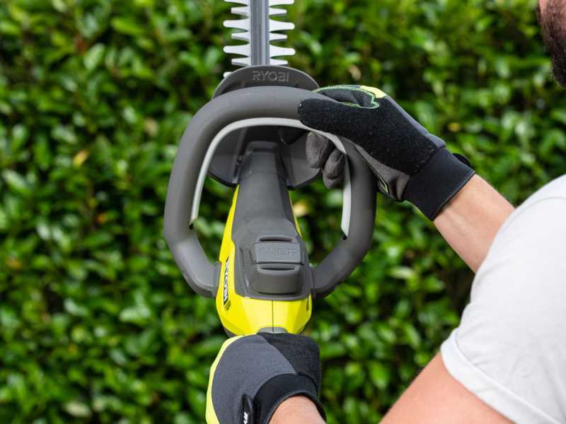 RYOBI RY18HT55A0 AkkuHeckenschere 18V 2,5Ah im Angebot Agrieuro