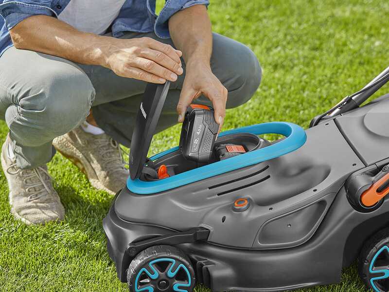 Gardena PowerMax 37/36V P4A -  Akku-Rasenm&auml;her - 36V/4ah - Schnittbreite 37 cm