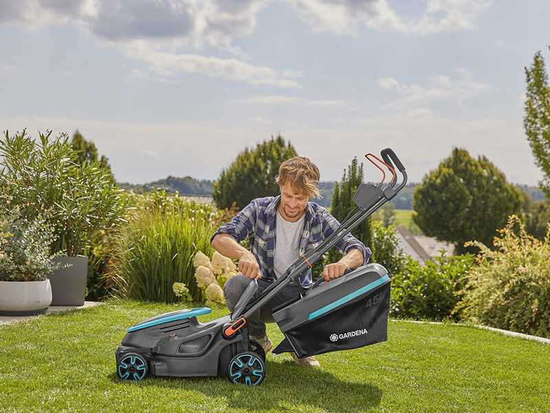 Gardena PowerMax 37/36V P4A -  Akku-Rasenm&auml;her - 36V/4ah - Schnittbreite 37 cm