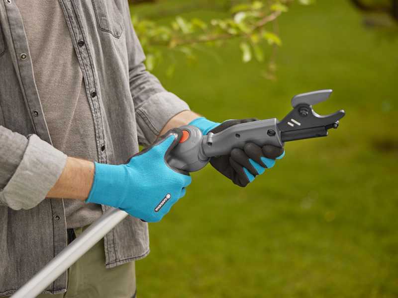 Akku Gartenschere Gardena HighCut 250/18V solo - OHNE AKKU UND LADEGER&Auml;T