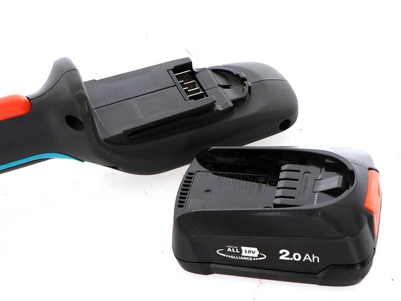 Gardena HighCut 250/18V P4A - Akku-Teleskop-Baumschere - 18V 2Ah