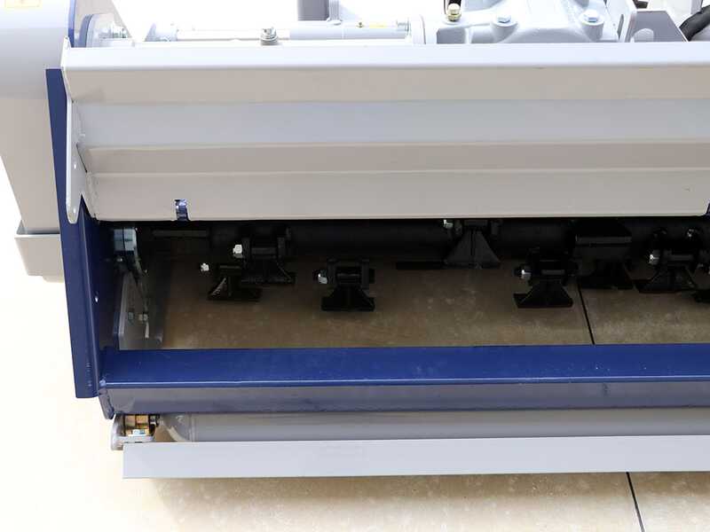 BullMach REA 125 S  - Mulcher f&uuml;r Traktoren - mittlere Baureihe mit manueller Verschiebung