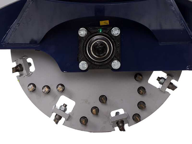 BullMach ARES 61 - Baumstumpffr&auml;se mit Traktoranbau