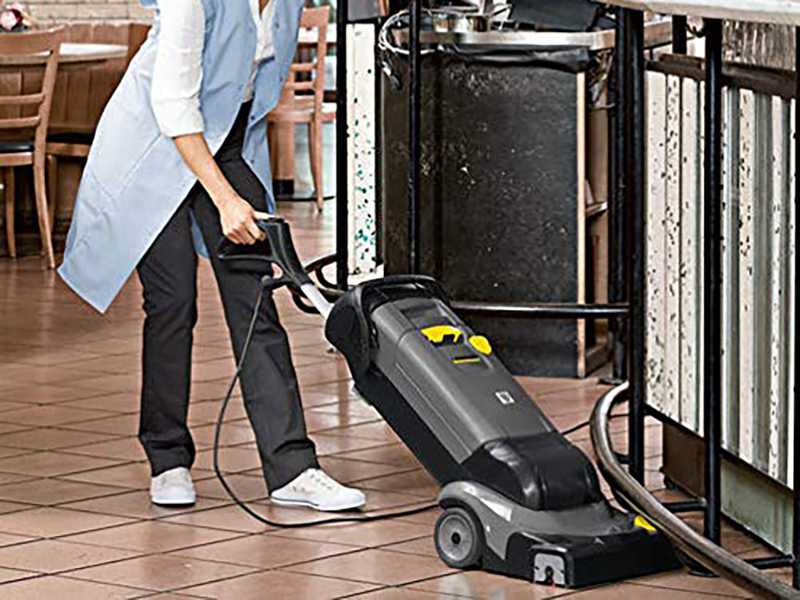 K&auml;rcher Pro BR 30/4 C Retail - Scheuersaugmaschine 3 in 1: Wischen, Abziehen und Saugen