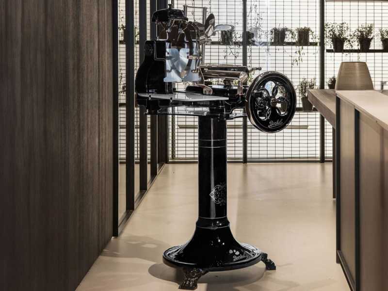 Berkel Tribute Schwarz - Schwungrad Aufschnittmaschine mit Sockel - Messer aus verchromtem Stahl 300 mm