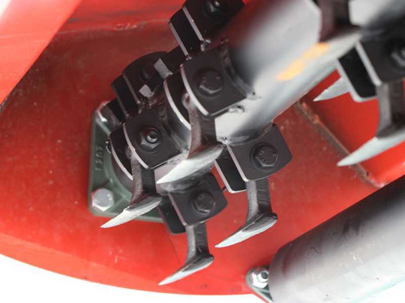 Mulcher f&uuml;r Traktor mittelleichte Baureihe AgriEuro Fu TOP 112 M - Handgef&uuml;hrte Verschiebung - 16 Hammerschlegel - f&uuml;r linksdrehende Zapfwelle (gegen Uhrzeigersinn)