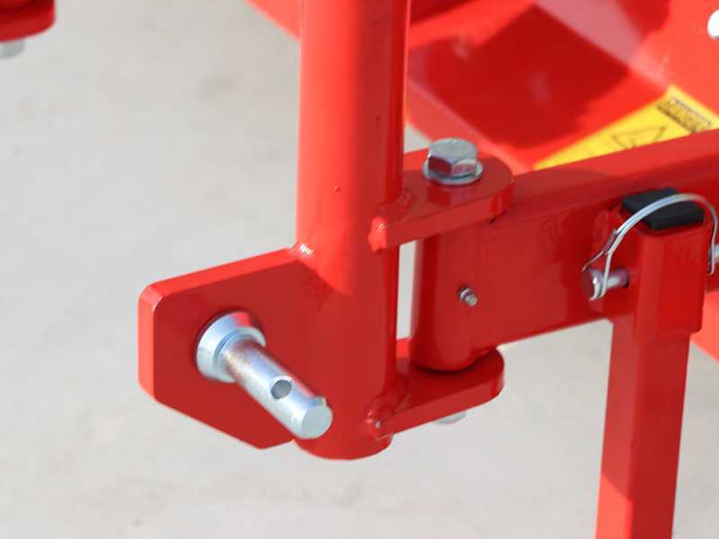 Mulcher AgriEuro Fu TOP 138 M f&uuml;r Traktor leichte Baureihe - Handgef&uuml;hrte Verschiebung - f&uuml;r linksdrehende Zapfwelle (gegen Uhrzeigersinn)