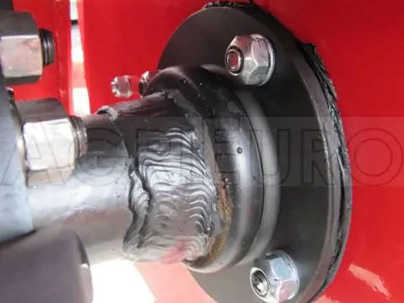 AgriEuro UR 132 - Anbaufr&auml;se f&uuml;r Traktor - mittelschwere Eins&auml;tze- mechanische Verschiebung -  f&uuml;r linksdrehende Zapfwelle (gegen Uhrzeigersinn)
