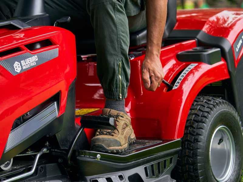 Blue Bird LT C 86M - Rasentraktor mit mechanischem Getriebe - 245-Liter-Fangkorb