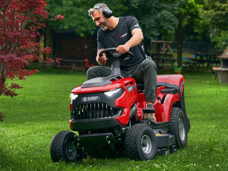 Blue Bird LT C 86M - Rasentraktor mit mechanischem Getriebe - 245-Liter-Fangkorb