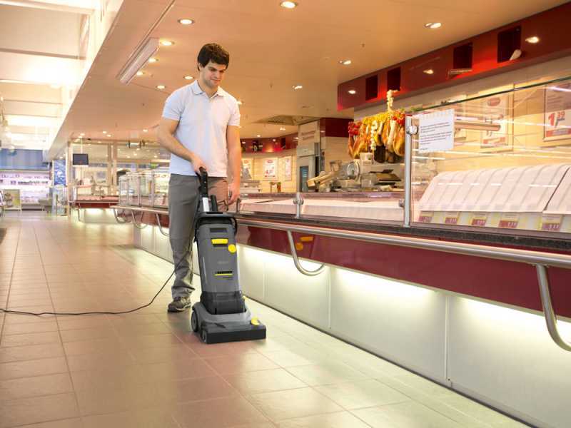 K&auml;rcher BR 30/4 C Adv - Scheuersaugmaschine 3 in 1: Wischen, Abziehen und Saugen - 820W