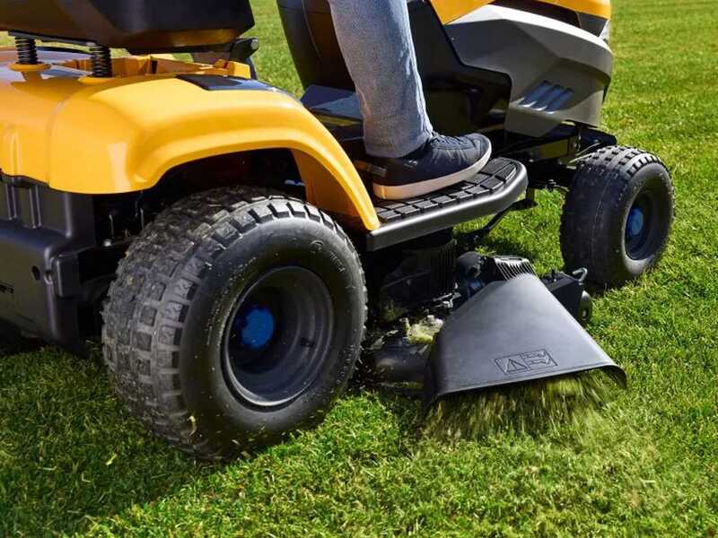 Stiga Tornado 598e -  48V/40Ah -  Akku-Rasentraktor - mit Seitenauswurf