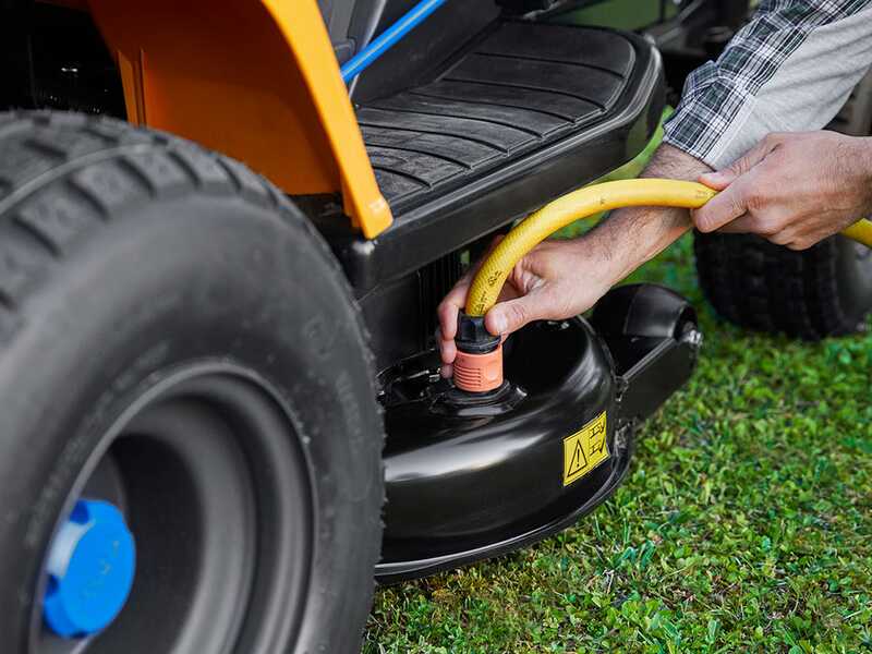 Stiga Tornado 598e -  48V/40Ah -  Akku-Rasentraktor - mit Seitenauswurf