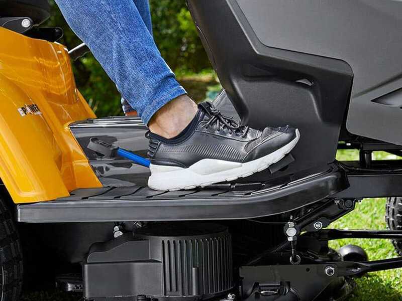 Stiga Tornado 598e - Akku-Rasentraktor 48V/40Ah - mit Seitenauswurf