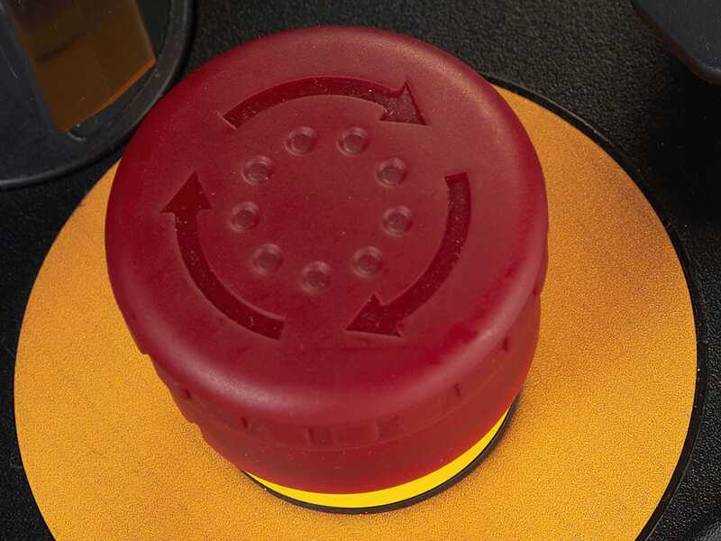 Stiga Tornado 598e - Akku-Rasentraktor 48V/40Ah - mit Seitenauswurf